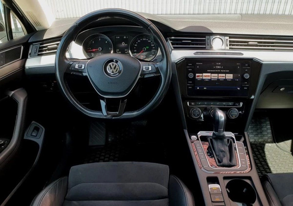 Volkswagen Passat cena 82900 przebieg: 141266, rok produkcji 2017 z Krzanowice małe 46